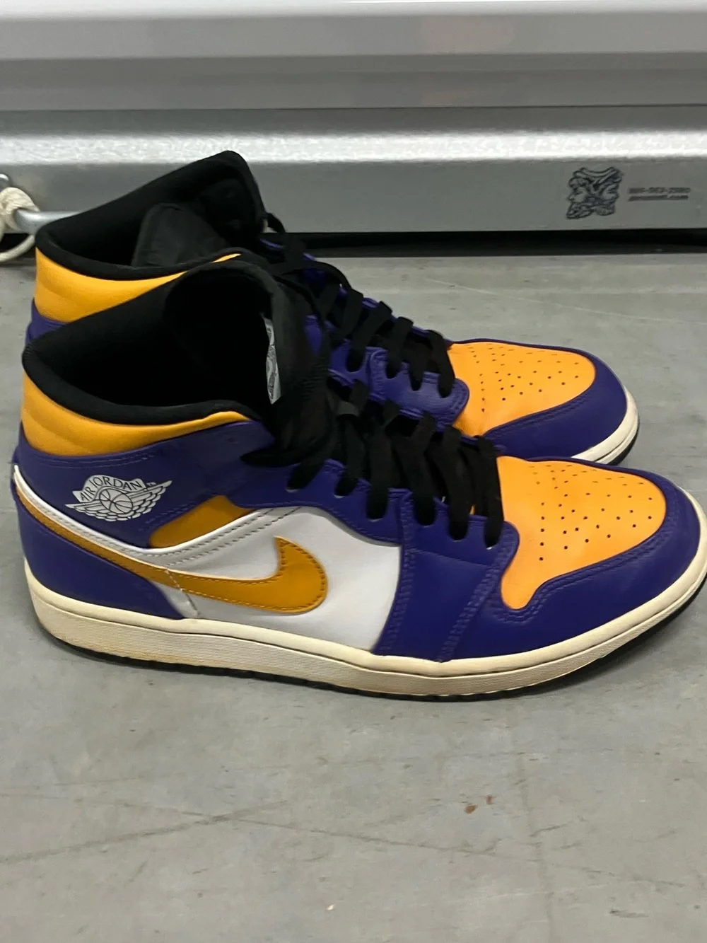 Nike Air Jordan 1 Mid Lakers